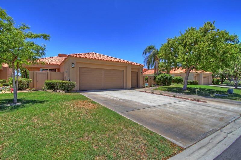 https://media.crmls.org/mediaz/adb25ff8-a15a-4898-b902-871e474dc719.jpg?preset=X-Large