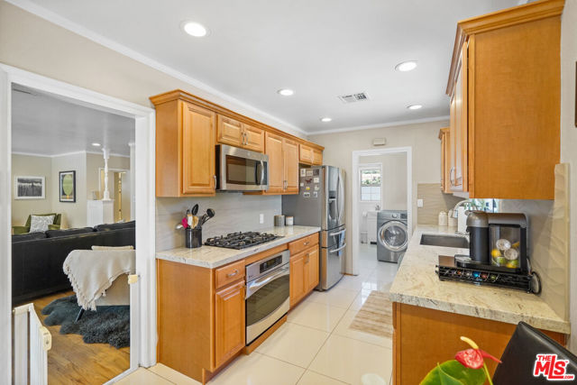 634 Solway Street photo 8