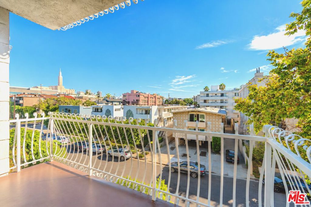 1915 Malcolm Avenue #301