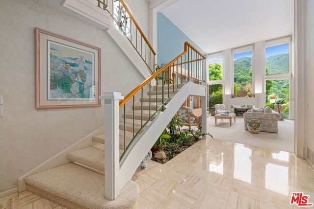 17152 Avenida De Santa Ynez, Pacific Palisades CA: https://media.crmls.org/mediaz/adb39596-2dfc-44fb-803b-67bbe50be6b5.jpg
