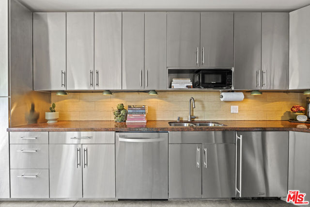 2174 Alcyona Drive, Los Angeles CA: https://media.crmls.org/mediaz/adb3ee24-1aab-4220-9fc6-c145558c7fd4.jpg