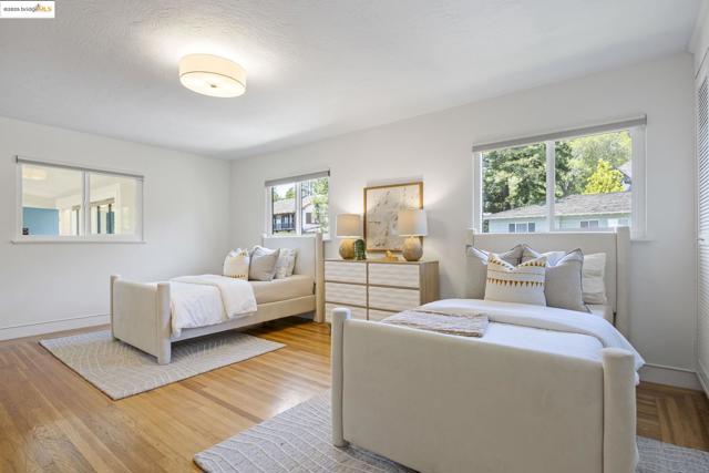 38 La Salle Ave, Piedmont CA: https://media.crmls.org/mediaz/adb489ce-abba-4425-b1b9-985bb84725eb.jpg