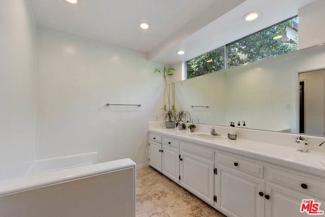 4713 Bedel Street, Woodland Hills CA: https://media.crmls.org/mediaz/adb49c98-7955-4b3d-a59f-3035bb16e7e8.jpg