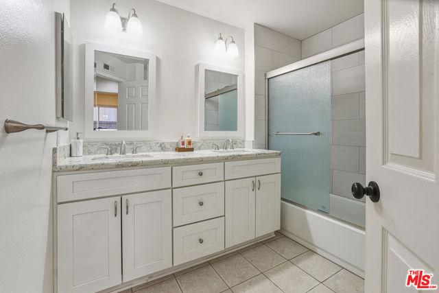 2538 Lowell Court, Simi Valley CA: https://media.crmls.org/mediaz/adb4a2fd-4d49-458a-8c03-5a7177615537.jpg