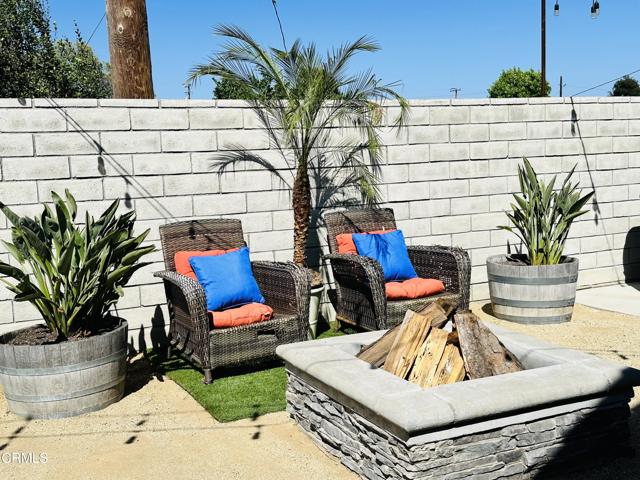 90 Los Altos Street, Ventura CA: https://media.crmls.org/mediaz/adb67424-2205-4f49-8722-3972b8c708e6.jpg