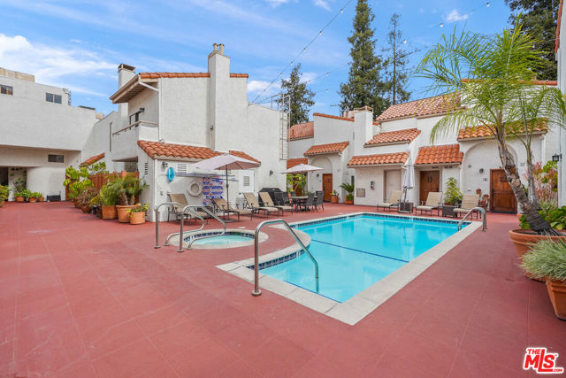 10926 Bluffside Drive, Studio City CA: https://media.crmls.org/mediaz/adb68a58-0a32-4eb9-925d-2d720ec999f3.jpg