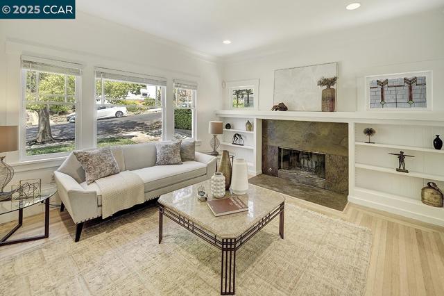 1039 Elsinore, Oakland CA: https://media.crmls.org/mediaz/adb70b57-5550-47f5-a08a-53335fa687e8.jpg