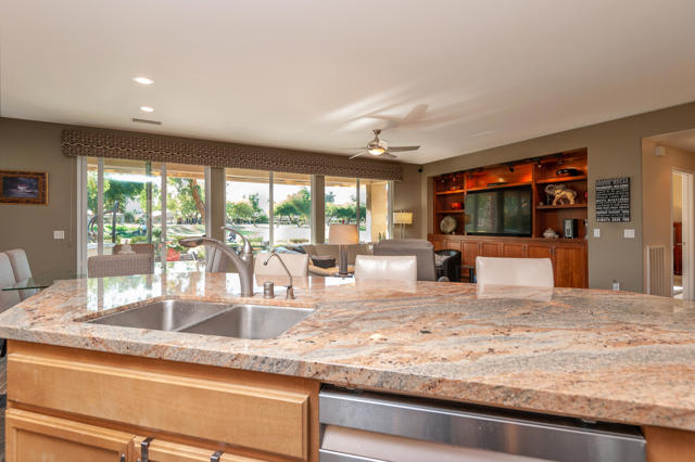 81945 Golden Star Way, La Quinta CA: https://media.crmls.org/mediaz/adb76149-41dd-47ff-948e-d6c24bba0de2.jpg