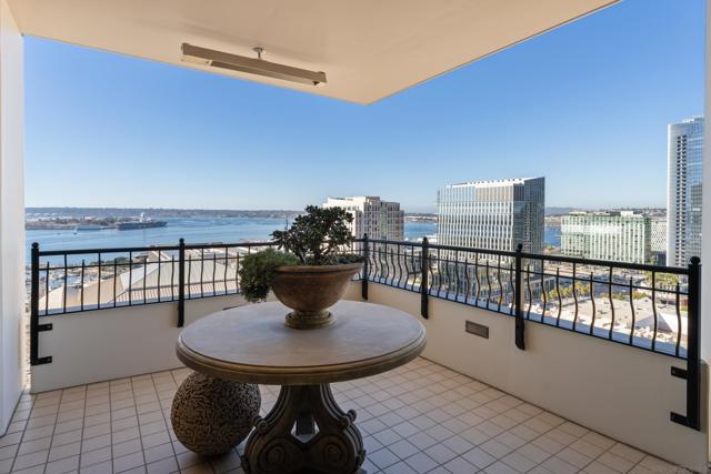 700 W Harbor Dr, San Diego CA: https://media.crmls.org/mediaz/adb761d3-948e-4236-8e0f-728abe03a6b0.jpg