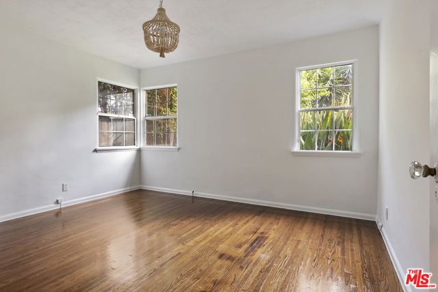 3032 Oakhurst Avenue, Los Angeles CA: https://media.crmls.org/mediaz/adb7a42b-ed62-41ab-be34-cddb47fcc4ef.jpg