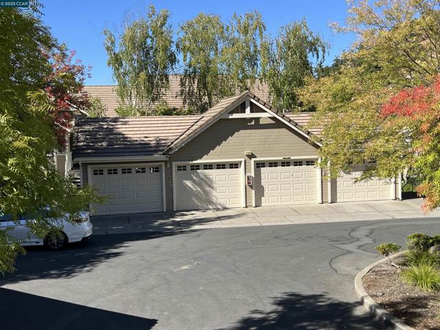 4701 Terra Granada Dr, Walnut Creek CA: https://media.crmls.org/mediaz/adb7c972-571e-43bd-b3cd-89a2b8ef91ac.jpg