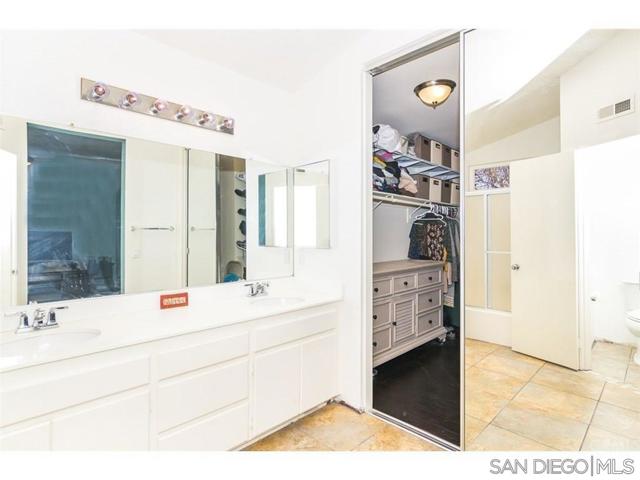 30478 Sierra Madre Drive, Temecula CA: https://media.crmls.org/mediaz/adb845bf-bcd9-4ad9-9650-d71ced852095.jpg