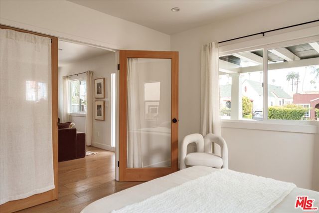 2041 S Palm Grove Avenue, Los Angeles CA: https://media.crmls.org/mediaz/adb8d57d-f31d-459d-871b-8b7072dbc483.jpg