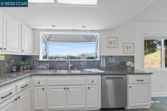 491 Camelback Rd, Pleasant Hill CA: https://media.crmls.org/mediaz/adb94bf5-de59-4973-ad55-63f55157d6e9.jpg