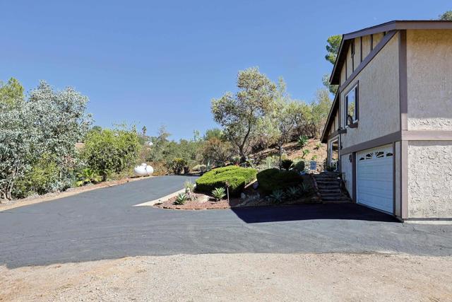740 S Grade Road, Alpine CA: https://media.crmls.org/mediaz/adb9fb93-fa0d-4302-ab50-b4c02768d49d.jpg