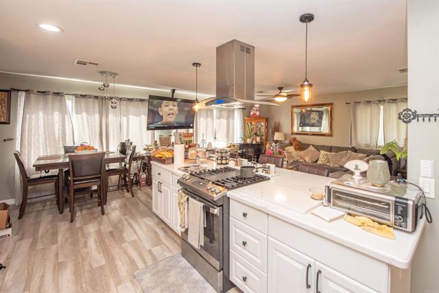 1010 Bobier Dr E, Vista CA: https://media.crmls.org/mediaz/adba741a-6aa7-43fd-912d-a929db6075c1.jpg