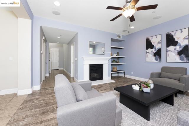 1604 Coventry Dr, Oakley CA: https://media.crmls.org/mediaz/adbac24c-57f6-4222-9b47-6565c0dc3e11.jpg