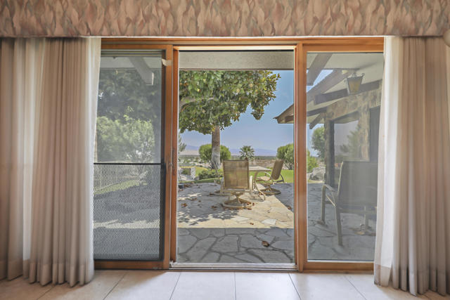 770 S La Mirada Road, Palm Springs CA: https://media.crmls.org/mediaz/adbbe159-6895-4736-818d-1337394410b9.jpg