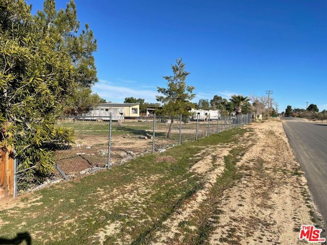 12399 E AVE V-12, Pearblossom CA: https://media.crmls.org/mediaz/adbbe3fa-7edb-4113-a7d3-6bc5210c048a.jpg