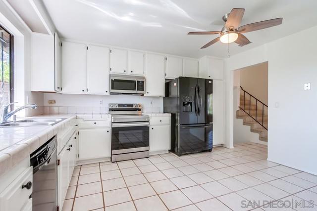 3773 Catamarca Dr, San Diego CA: https://media.crmls.org/mediaz/adbc499f-ecb6-413a-ba0b-93aa9005a602.jpg