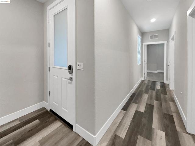 2066 Espana Ln, Rio Vista CA: https://media.crmls.org/mediaz/adbca03a-b227-4909-afee-b31495bccc29.jpg