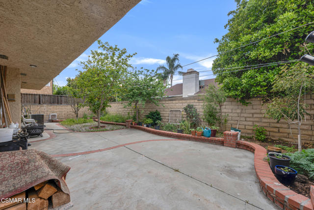 7565 Melvin Avenue, Reseda CA: https://media.crmls.org/mediaz/adbcb1b0-2211-46c8-aa57-f5360c3556a1.jpg