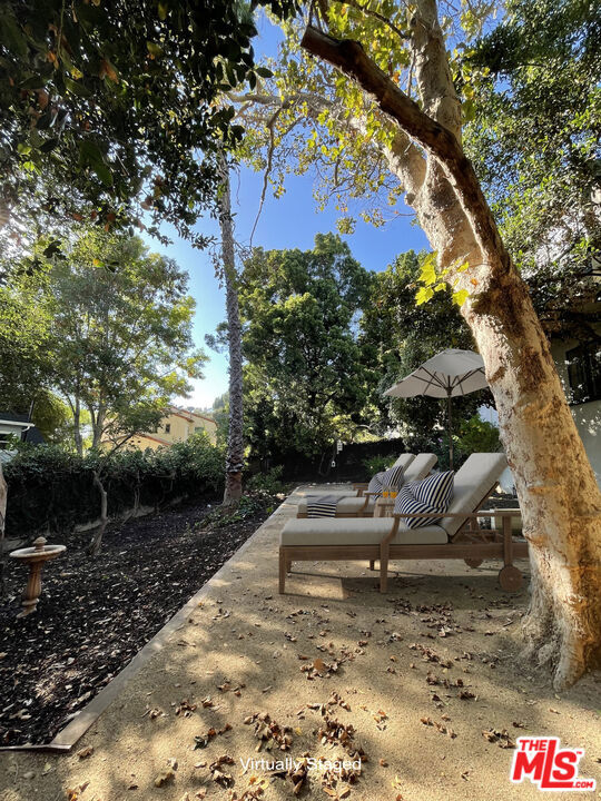 3116 Lake Hollywood Drive, Los Angeles CA: https://media.crmls.org/mediaz/adbeaeff-24ef-4b50-bf7d-e8ee353c4361.jpg