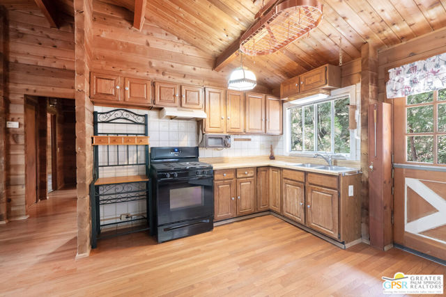 6307 Cedar Court, Angelus Oaks CA: https://media.crmls.org/mediaz/adbeddf6-3424-43b3-8cd6-9c0c87712fe8.jpg