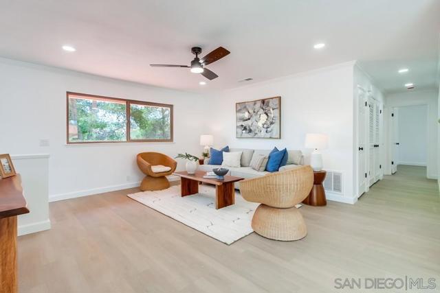 3113 Avenida Topanga, Carlsbad CA: https://media.crmls.org/mediaz/adbefbd4-44a3-47c7-b2e6-2aa315d840d5.jpg