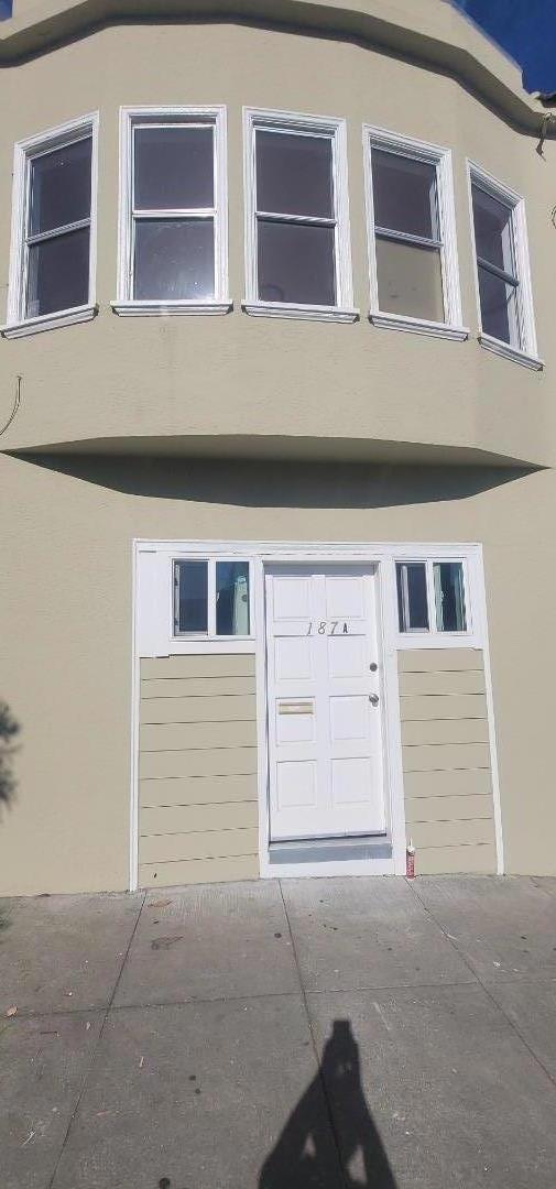 187 Lee Avenue, San Francisco CA: https://media.crmls.org/mediaz/adbf6154-0402-4cab-ba2d-28058daee3b8.jpg
