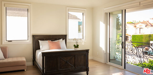 1113 Amherst Avenue, Los Angeles CA: https://media.crmls.org/mediaz/adc05190-958c-4558-bba0-74c3799d7764.jpg