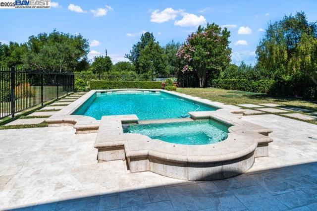 1137 Via Di Salerno, Pleasanton CA: https://media.crmls.org/mediaz/adc08908-ea23-4450-9a45-9713dd12fd8a.jpg