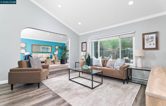 Image 4 of 43 For 23 Capistrano Ct