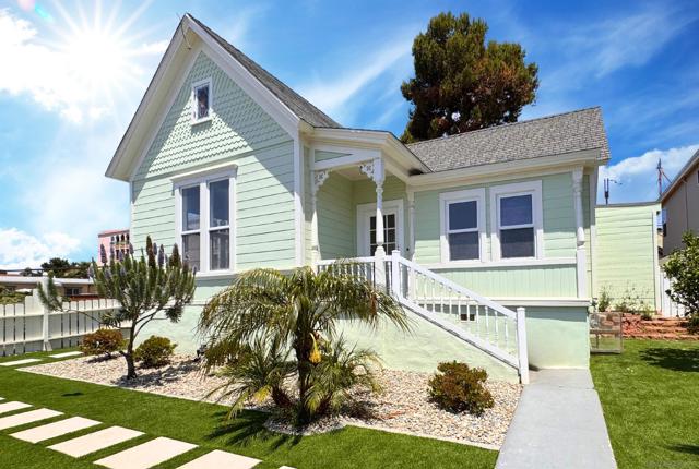 2104 Diamond St, San Diego CA: https://media.crmls.org/mediaz/adc188db-9fc8-4ce7-97e1-c644db41bf2b.jpg