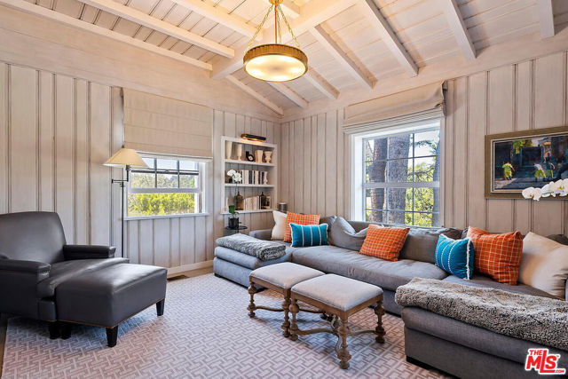 10428 Wyton Drive, Los Angeles CA: https://media.crmls.org/mediaz/adc1a9fa-99f9-40d9-81f3-4300dd6273d1.jpg