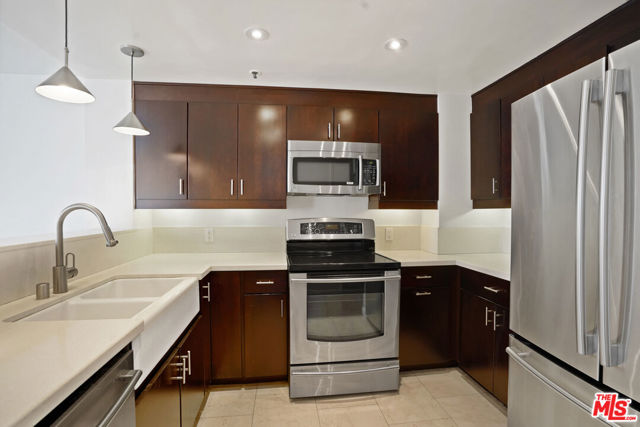 880 W 1st Street, Los Angeles CA: https://media.crmls.org/mediaz/adc1e20a-4b62-4311-891f-4a35c34947cb.jpg