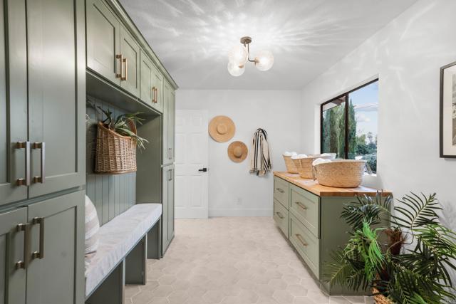1657 FOOTHILL Drive, Vista CA: https://media.crmls.org/mediaz/adc2065d-9539-49e6-b735-e246ee1b7cd9.jpg
