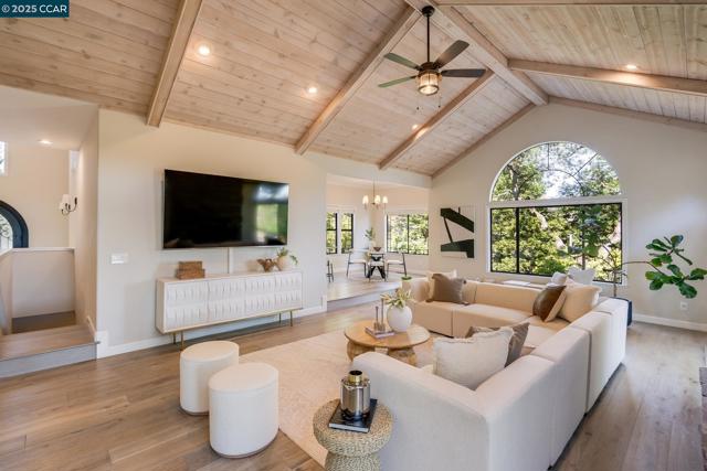 15 Blemer Ct, Danville CA: https://media.crmls.org/mediaz/adc212f7-aca9-4125-9066-46a3527b4579.jpg
