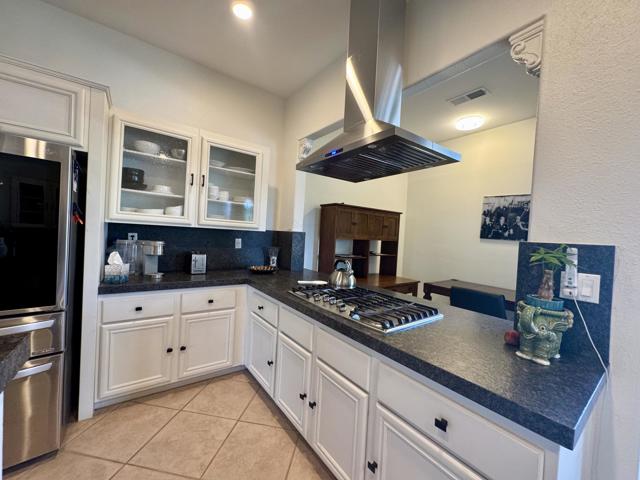 34 Calle La Reina, Rancho Mirage CA: https://media.crmls.org/mediaz/adc24bfd-778c-4c6a-acb2-37dcf9afbabc.jpg