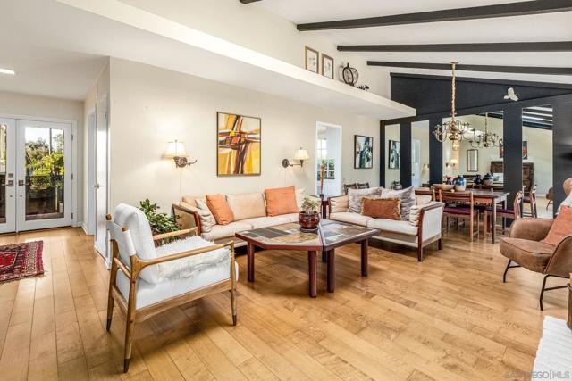 27126 Mariscal Ln, Mission Viejo CA: https://media.crmls.org/mediaz/adc282f3-ed86-4086-9892-175f5eff2bdf.jpg