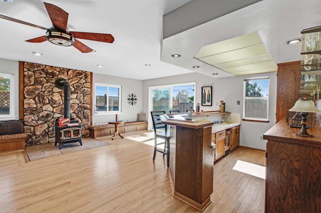2560 Phelan Avenue, Hayward CA: https://media.crmls.org/mediaz/adc29dd9-79cd-4237-b402-4690122d368b.jpg