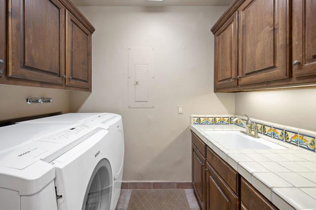 72275 Upper W Way, Palm Desert CA: https://media.crmls.org/mediaz/adc2c982-a889-4bb4-a904-f9541ce2fdec.jpg