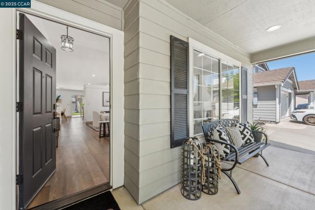 3075 Shiles Loop, Brentwood CA: https://media.crmls.org/mediaz/adc2e140-5438-46d3-9bd1-bdf951dd26c7.jpg