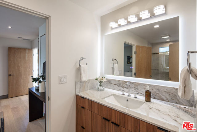 10572 Putney Road, Los Angeles CA: https://media.crmls.org/mediaz/adc4017e-87c7-47f7-9f5a-2cdf2716a9b2.jpg