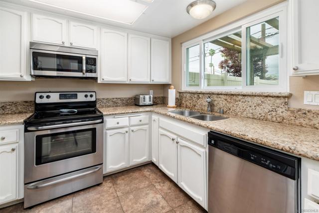 982 E Main St, El Cajon CA: https://media.crmls.org/mediaz/adc462b2-47db-4641-b010-dad51186a254.jpg