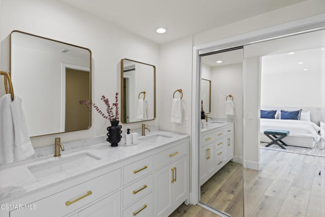 416 Camino Dos Palos, Thousand Oaks CA: https://media.crmls.org/mediaz/adc4aaad-4b34-4af7-867c-381e23756699.jpg