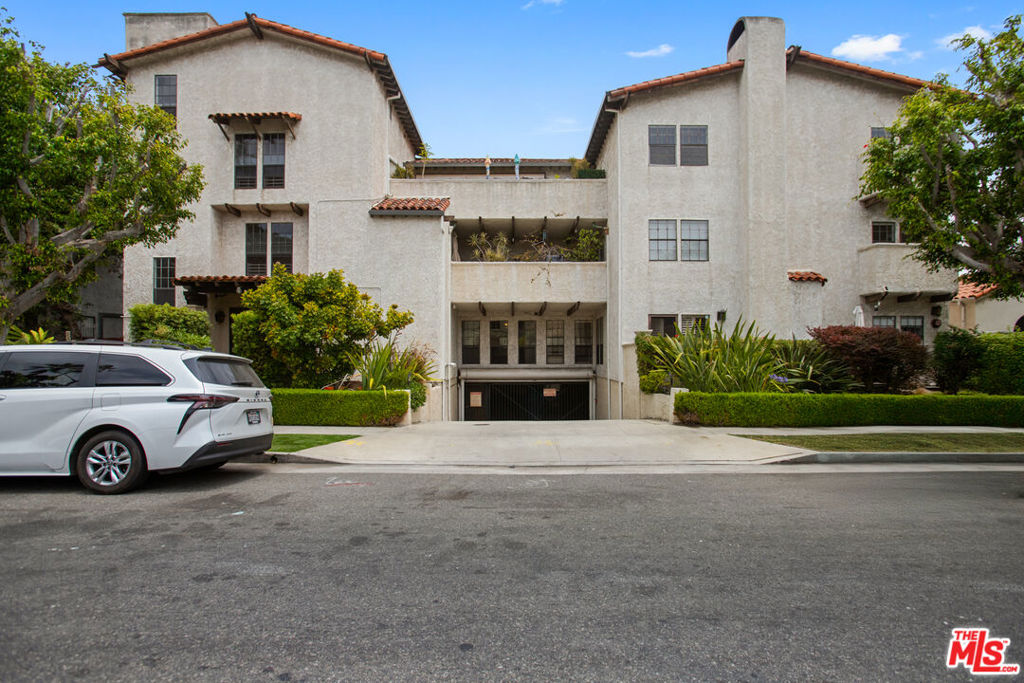 1110 S Shenandoah Street #8