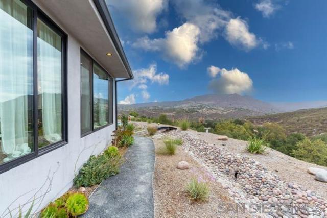 1615 Vista Del Lago, Fallbrook CA: https://media.crmls.org/mediaz/adc55173-cbdd-42ca-bb61-1a150ae3f295.jpg