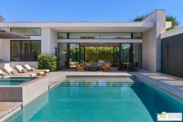 8 Desert Lark Circle, Rancho Mirage, CA 92270