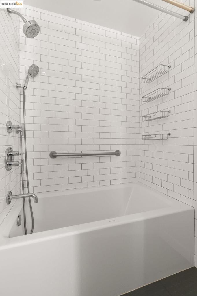 https://media.crmls.org/mediaz/adc5a09c-3921-4130-a7e0-3ae9c89ab77f.jpg?preset=X-Large